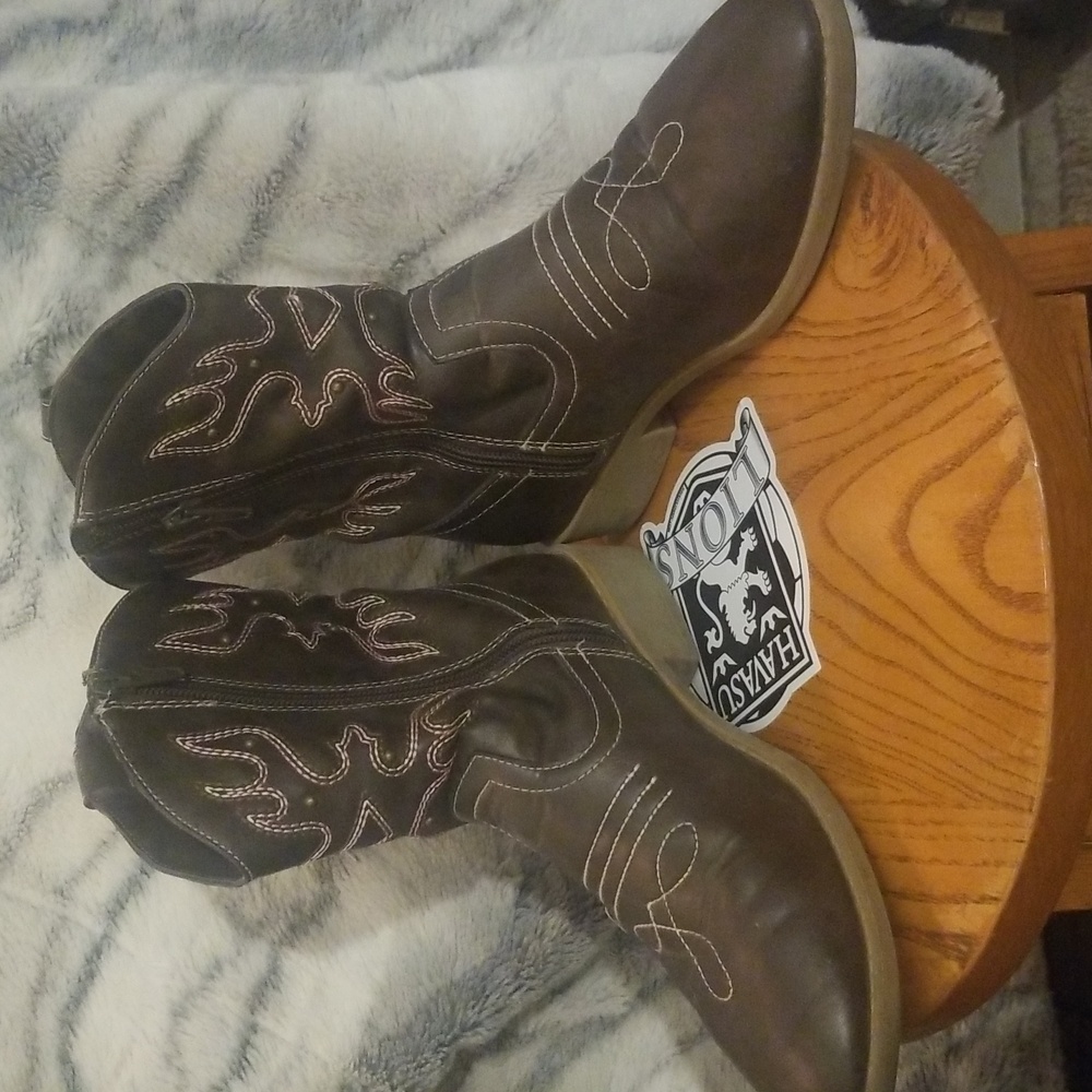 Girls cowboy boots